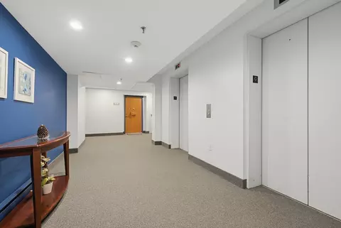 Entry Way - 4 Summit Dr #001, Reading, MA 01867 photo 1 of 6
