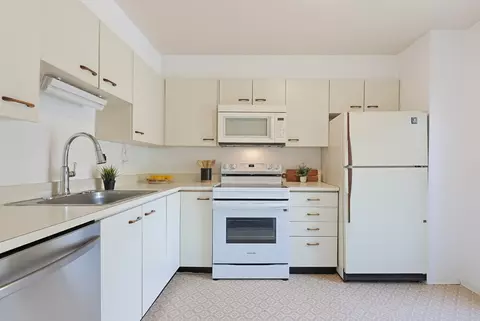 Kitchen - 4 Summit Dr #001, Reading, MA 01867 photo 1 of 3