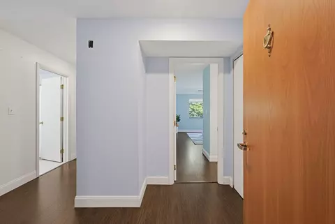 Entry Way - 4 Summit Dr #001, Reading, MA 01867 photo 2 of 6