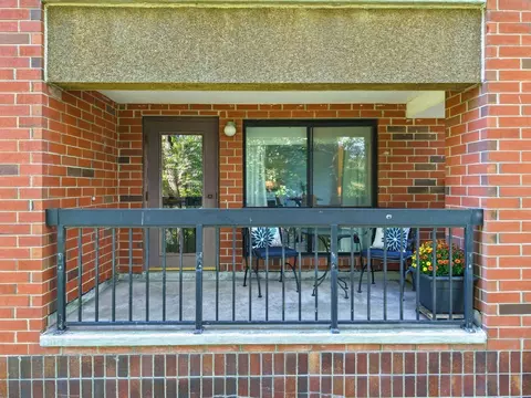 Exterior - 4 Summit Dr #001, Reading, MA 01867 photo 2 of 10
