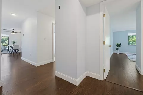 Entry Way - 4 Summit Dr #001, Reading, MA 01867 photo 4 of 6