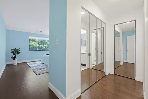 Entry Way - 4 Summit Dr #001, Reading, MA 01867 photo 5 of 6