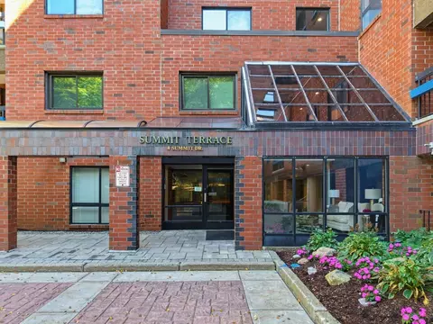 Exterior - 4 Summit Dr #001, Reading, MA 01867 photo 3 of 10