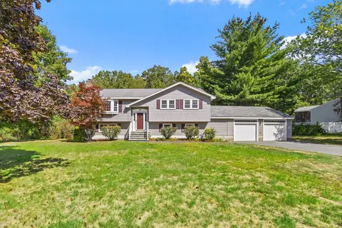 8 Roaen Dr, Chelmsford, MA 01863