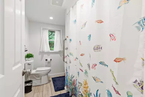 Bath - 720 Massasoit Rd, Eastham, MA 02642 photo 3 of 6
