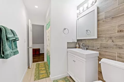 Bath - 720 Massasoit Rd, Eastham, MA 02642 photo 6 of 6