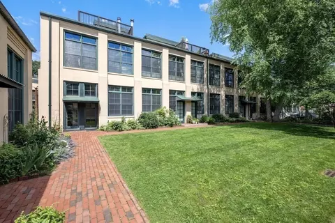 155 Brookline St #8, Cambridge, MA 02139