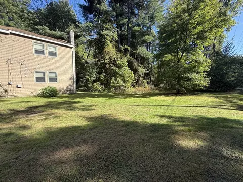 Exterior - 45 Upton Rd, Uxbridge, MA 01569 photo 5 of 8
