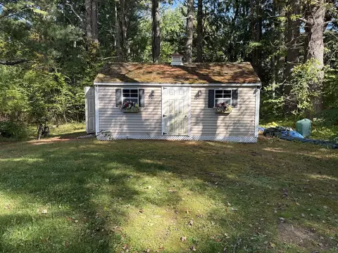 Exterior - 45 Upton Rd, Uxbridge, MA 01569 photo 4 of 8