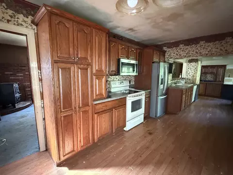 Kitchen - 45 Upton Rd, Uxbridge, MA 01569 photo 2 of 2