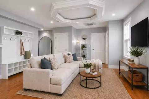 14 Farragut Ave #1, Somerville, MA 02144