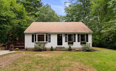 597 Liberty St, Rockland, MA 02370