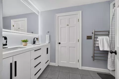 Bath - 13 Daley Rd, Hingham, MA 02043 photo 2 of 3