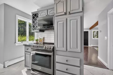 Kitchen - 13 Daley Rd, Hingham, MA 02043 photo 2 of 5