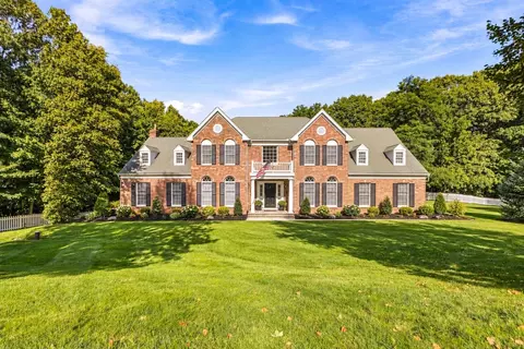 53 Greenwood Rd, Hopkinton, MA 01748