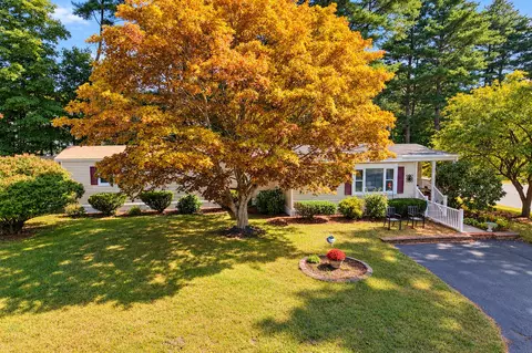 1 Lisa Cir, Merrimac, MA 01860