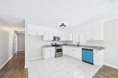 Entry Way - 102 Vestal St, Fall River, MA 02720 photo 1 of 1