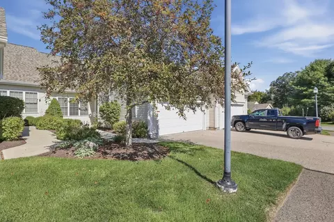 4 Blossom Tree Dr #4, Shrewsbury, MA 01545