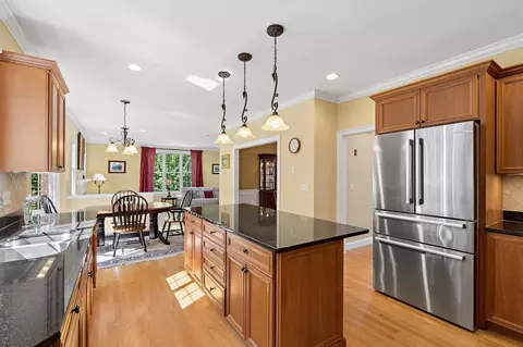 Kitchen - 7 Sylvan Dr, Stow, MA 01775 photo 2 of 4