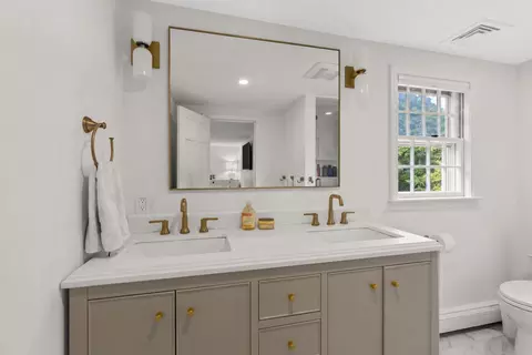 Bath - 15 Presidents Rd, Hingham, MA 02043 photo 1 of 3