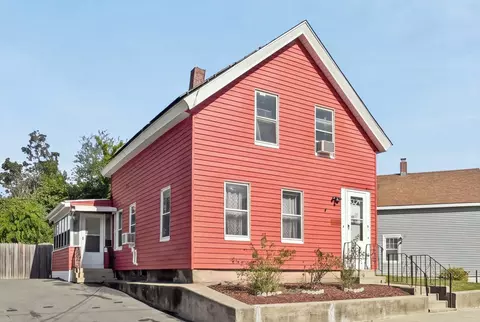 48 Jewett St, Lowell, MA 01850