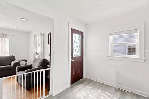 Entry Way - 166 Sandwich Rd, Wareham, MA 02571 photo 3 of 5