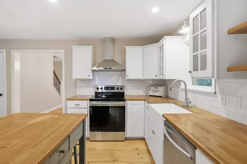 Kitchen - 108 Dunn Rd, Ashburnham, MA 01430 photo 3 of 4