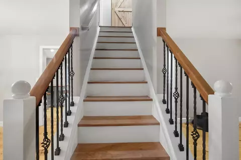 Entry Way - 108 Dunn Rd, Ashburnham, MA 01430 photo 3 of 3