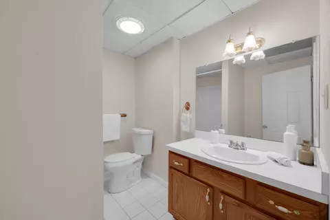 Bath - 14 Millers Way #D, Sutton, MA 01590 photo 2 of 2