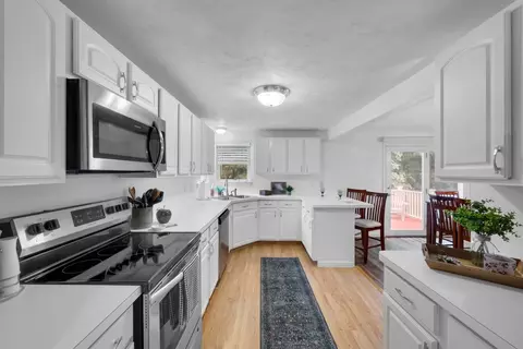 Kitchen - 14 Millers Way #D, Sutton, MA 01590 photo 2 of 2