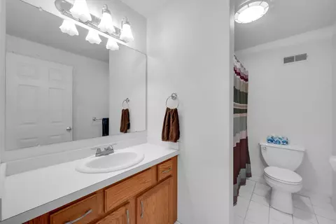 Bath - 14 Millers Way #D, Sutton, MA 01590 photo 1 of 2