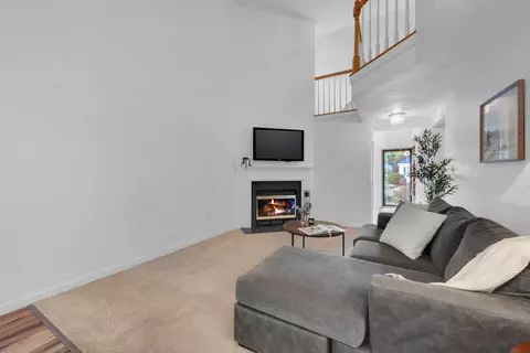 Living - 14 Millers Way #D, Sutton, MA 01590 photo 2 of 2