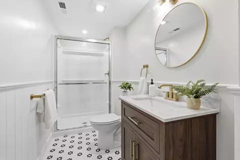 Bath - 14 Eugene Rd, Burlington, MA 01803 photo 4 of 5
