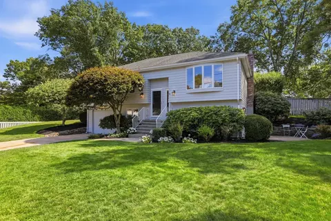 14 Eugene Rd, Burlington, MA 01803