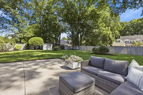 Exterior - 14 Eugene Rd, Burlington, MA 01803 photo 5 of 10