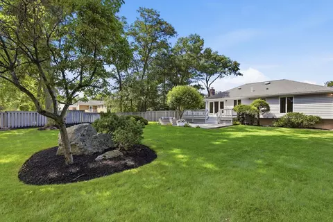 Exterior - 14 Eugene Rd, Burlington, MA 01803 photo 9 of 10