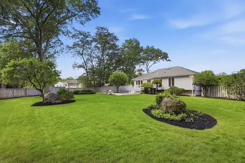 Exterior - 14 Eugene Rd, Burlington, MA 01803 photo 8 of 10