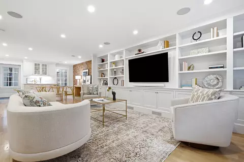 32 Pleasant St, Charlestown, MA 02129