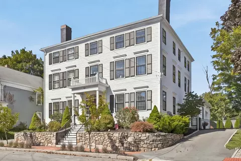 26 Tyng St #A, Newburyport, MA 01950