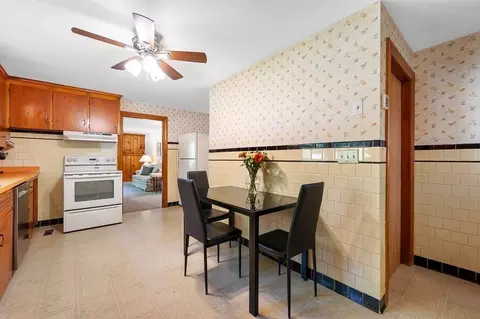 Kitchen - 101 Barnett Rd, Sutton, MA 01590 photo 2 of 3