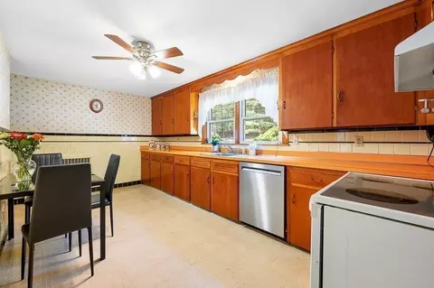 Kitchen - 101 Barnett Rd, Sutton, MA 01590 photo 3 of 3