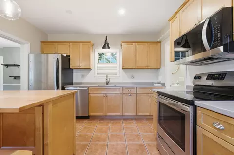 Kitchen - 10 Eaton St, Reading, MA 01867 photo 3 of 5