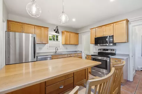 Kitchen - 10 Eaton St, Reading, MA 01867 photo 5 of 5