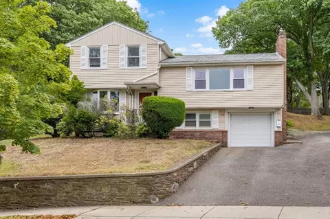 68 Faxon Ln, Quincy, MA 02169