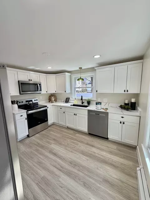 Kitchen - 26 Mt Tom Ave, Easthampton, MA 01027 photo 5 of 7