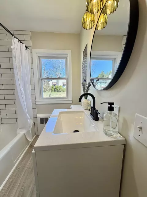 Bath - 26 Mt Tom Ave, Easthampton, MA 01027 photo 4 of 9