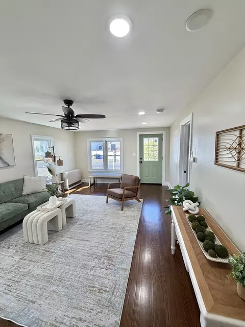 Living - 26 Mt Tom Ave, Easthampton, MA 01027 photo 3 of 5