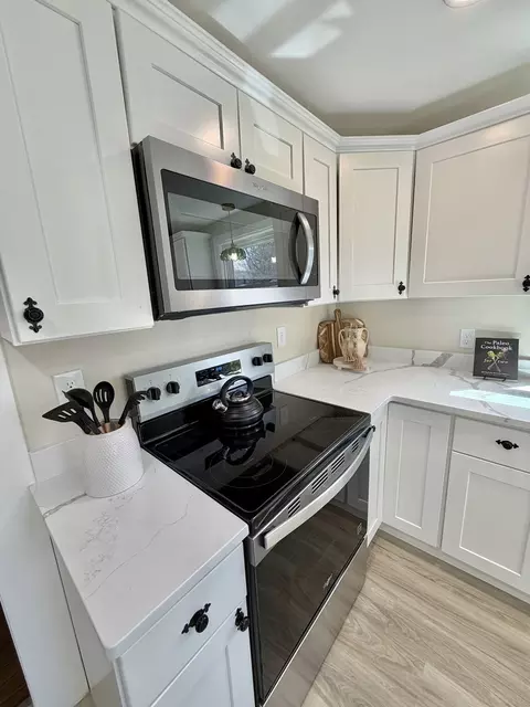 Kitchen - 26 Mt Tom Ave, Easthampton, MA 01027 photo 3 of 7