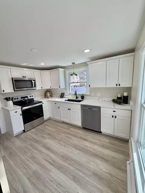 Kitchen - 26 Mt Tom Ave, Easthampton, MA 01027 photo 4 of 7