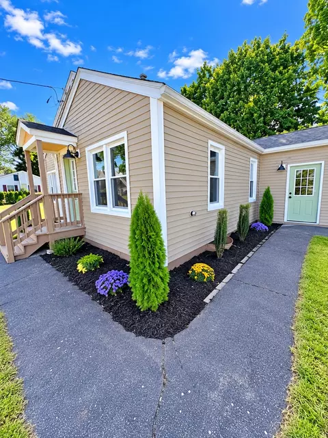 Exterior - 26 Mt Tom Ave, Easthampton, MA 01027 photo 3 of 3